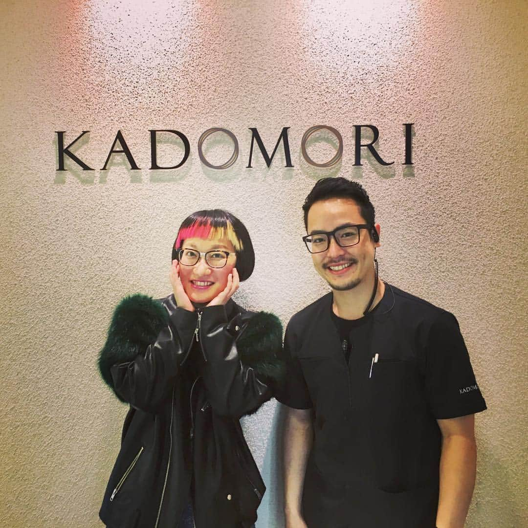 松浦志穂さんのインスタグラム写真 - (松浦志穂Instagram)「KADOMORIさんに行かせていただきました👱🏻‍♀️🎀長年のコンプレックスのアゴの歪みをお伝えして吉原さんに施術してもらいました。明らかな顔の大きさの変化に驚き😳初めての美容鍼もしていただき、もちろん一回で歪みが治ったりするわけではないけど手を加えるとその分ちゃんと骨格も筋肉も肌も変わってくれるんだなあ、、と初体験でした😳感動ーー🥺✨✨✨ ・ #KADOMORI #小顔矯正  #歪み改善  #美容鍼」4月28日 15時37分 - matushiho