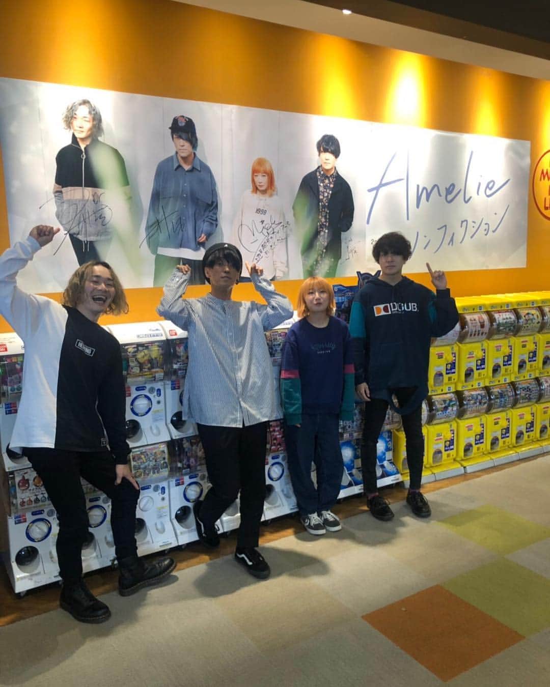 Amelieのインスタグラム：「インストアツアーこれにて終了！！ イオンレイクタウン越谷店 集まってくれたみなさんありがとうございました！！ 新譜ノンフィクションまだ展開続くと思うのでまだの人は早めにゲットしてくださいね！！ #Amelieノンフィクション」