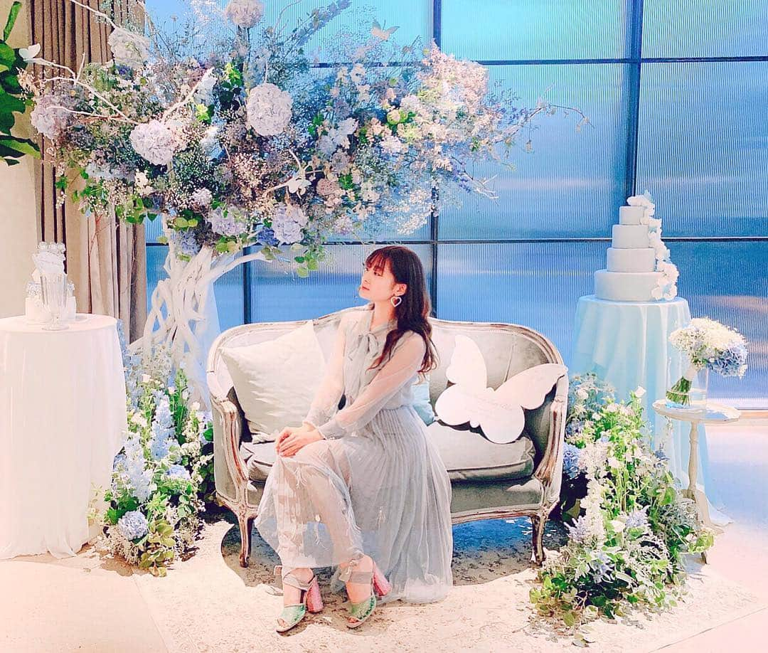 伊藤愛梨さんのインスタグラム写真 - (伊藤愛梨Instagram)「JILLSTUARTとIWAIのコラボの結婚式モチーフのイベントは幸せ空間でした🦋 新作のサムシングピュアブルーシマリングリップエッセンス凄いぷるぷる🌟で良かったです🦋 全部揃えたいなぁ〜💘 . . . . . . . . #JILLSTUART #JILLSTUARTBeauty #somethingpureblue #somethingblue #wedding #lipessence #サムシングピュアブルー #サムシングブルー #サムシングピュアブルーシマリングリップエッセンス #iwaiomotesando #結婚式 #ウェディングドレス #コスメ #lillilly #ウェディング #tiffany」4月28日 16時00分 - ilovely1007_