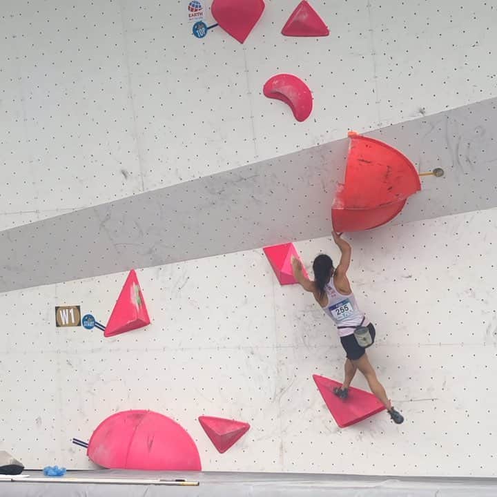 アラーナ・イップのインスタグラム：「A fun coordination jump on W1 in semis here in Chongqing. I am most psyched about two things: finishing 8th, and having a big team of strong Canadians here together 🇨🇦 Video by @lenlenlemon ⠀⠀⠀⠀⠀⠀⠀⠀⠀ @arcteryx | @scarpana | @canfund」