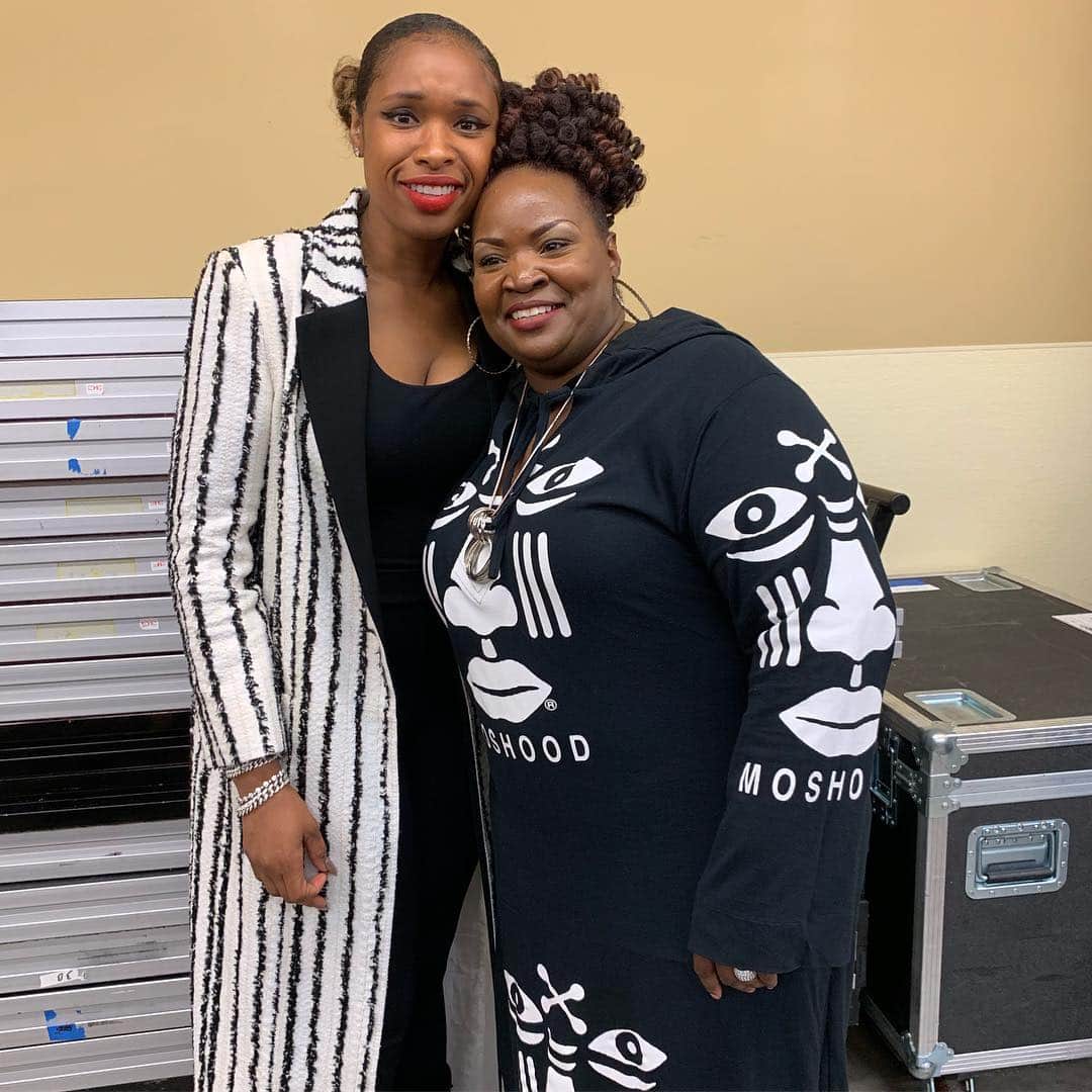 ジェニファー・ハドソンのインスタグラム：「Omg guys ! When I tell you growing up in church ,  I sang @kimmcfarlandchicago songs from “Ask in my name “ to “ I tried him” . Fun fact “Ask in my name” was one of my first solos in church ! she was one of my major musical influences growing up singing in the church ! And after all of these years,  I finally actually got to meet her tonight ! Wow .... yal I had so many questions」