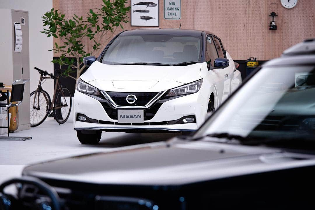 日産自動車さんのインスタグラム写真 - (日産自動車Instagram)「【 #平成と日産 】 平成29年：#NissanLEAF #日産リーフ . 平成6年：#RASHEEN #ラシーン . 本編・メイキング動画はストーリーズハイライト「平成と日産」よりご覧ください。 . #平成 #技術の日産 #nissan #日産 #🚙 #ニッサン #nissanjapan #5523」4月28日 16時37分 - nissanjapan