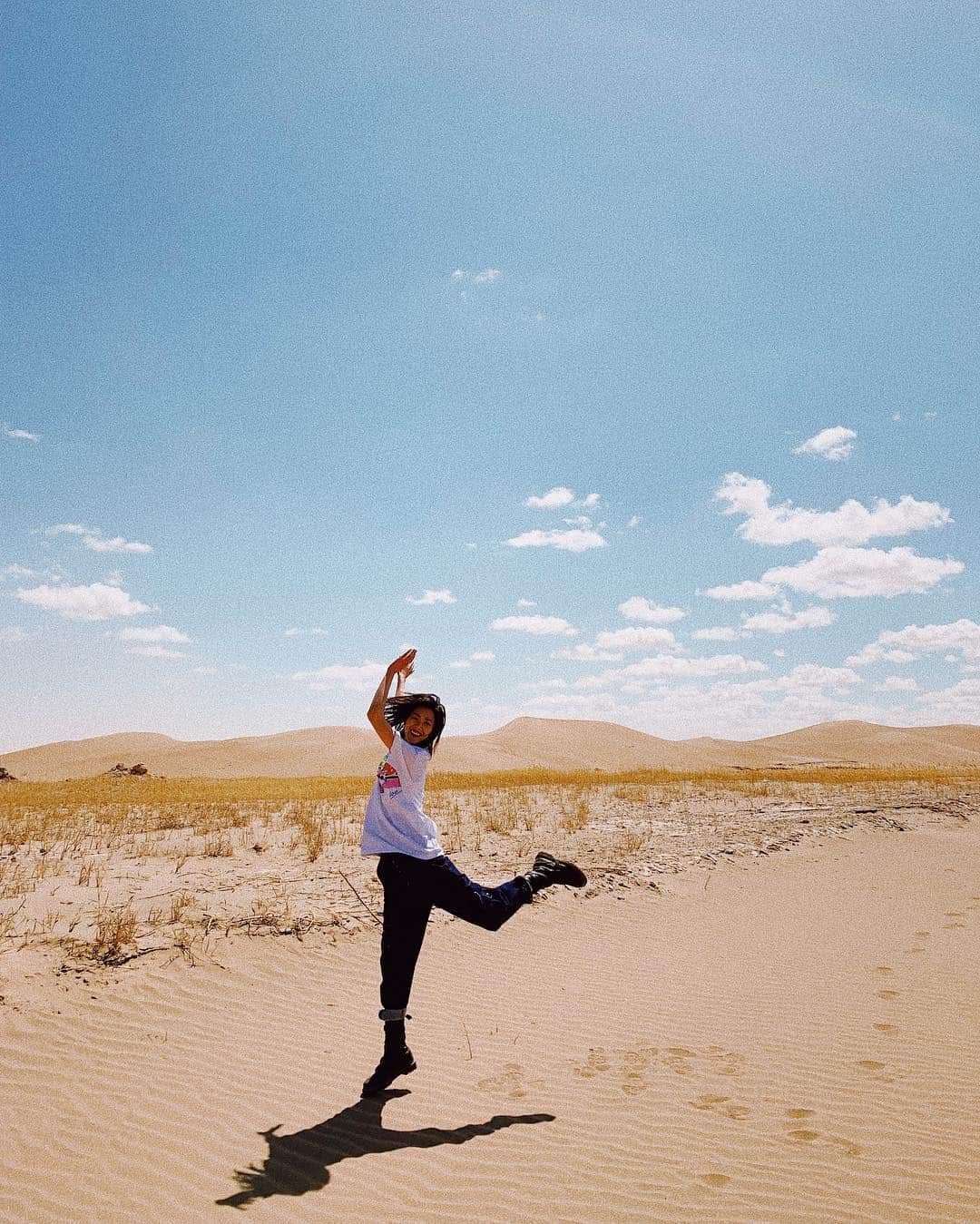 リウ・ウェンのインスタグラム：「Last day of our roadtrip!🏜️」