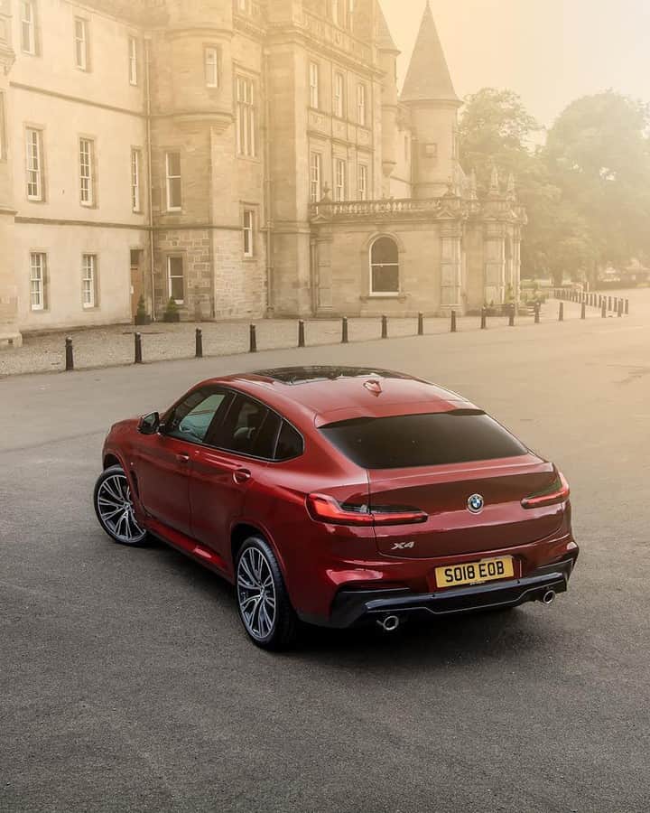BMWのインスタグラム：「When power is inconceivable. The BMW X4. #BMWrepost @petervardy_bmw #BMW #X4」
