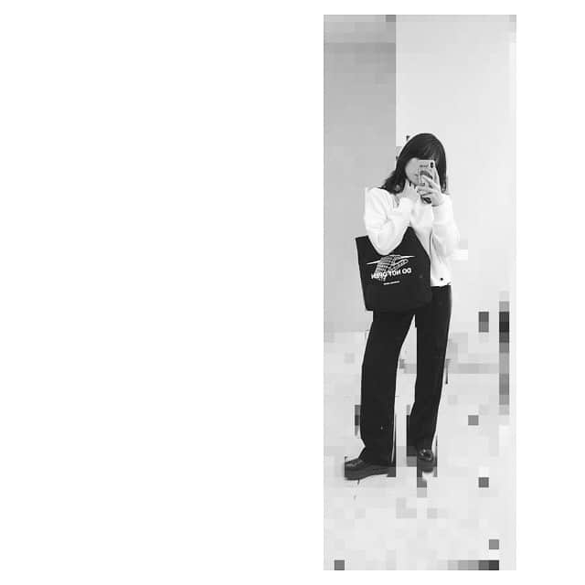 山内優花のインスタグラム：「髪型変えて服装も変わる 変わることを恐れない 変わらないことも恐れないよ  #昔からモザイク雑って言われ続けてる #そういう几帳面さはない #でも生活はめっちゃA型 #服にタグ #人生で初めてつけたやもせん」