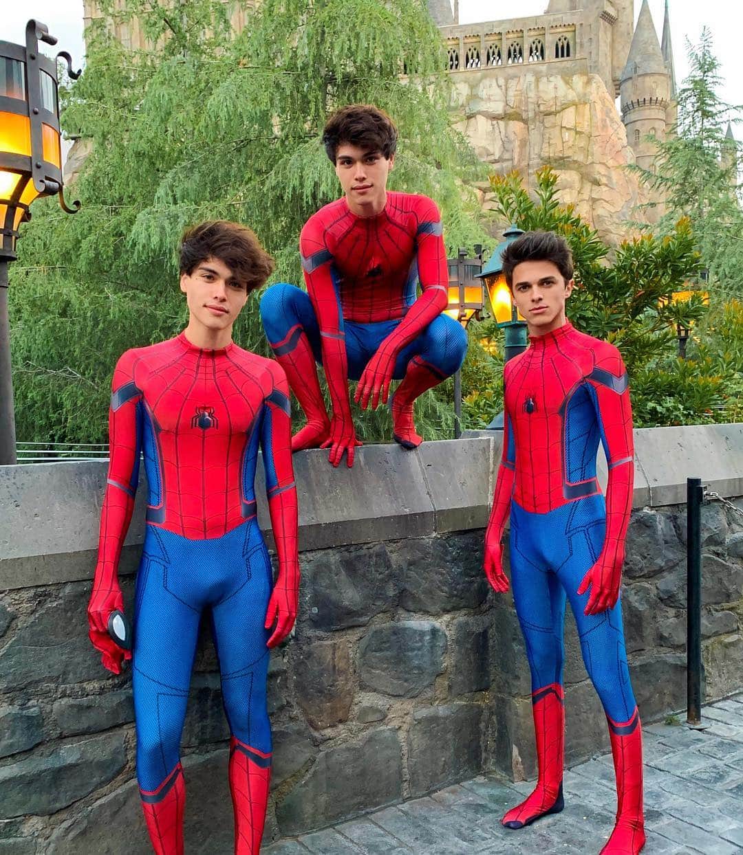 Brent Riveraのインスタグラム：「Spider triplets ??😂😂」