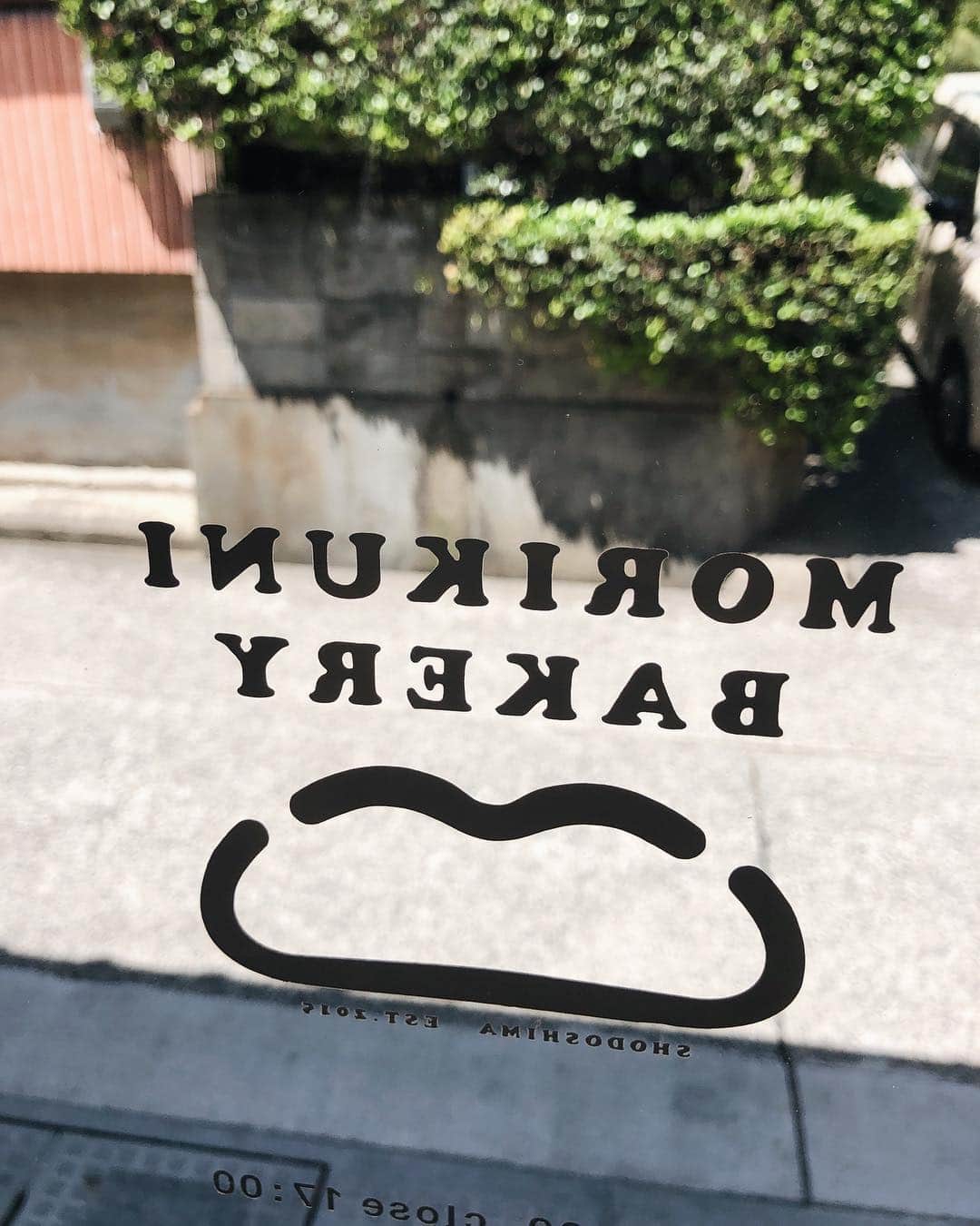 大橋菜央さんのインスタグラム写真 - (大橋菜央Instagram)「My favorite  bakery and cafe by Japanese Sake breweries🍞🍶 . . . 最近小豆島にくると必ず立ち寄る #小豆島で唯一の酒造 #森國酒造が手がけるカフェとベーカリー🤤☕️🥖 . ランチに注文した杜氏のまかない飯 酒造の酒粕を使った粕汁が絶品だった😻❣️ . . . #小豆島カフェ #小豆島パン屋 #gw2019 #10連休 #naoliving_shodoshima  #生後14ヶ月 #1歳2ヶ月 #たれ眉 #naoliving_travel #naoliving_cafe」4月28日 17時25分 - naoliving