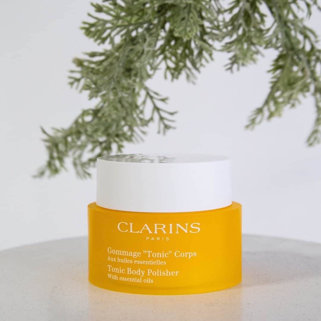 Clarins Australiaさんのインスタグラム写真 - (Clarins AustraliaInstagram)「Create a #spaathome with Tonic Body Polisher. This body exfoliator stimulates and refreshes body and mind and instils a pleasant sensation of wellbeing. #ClarinsAus」4月28日 17時28分 - clarinsanz