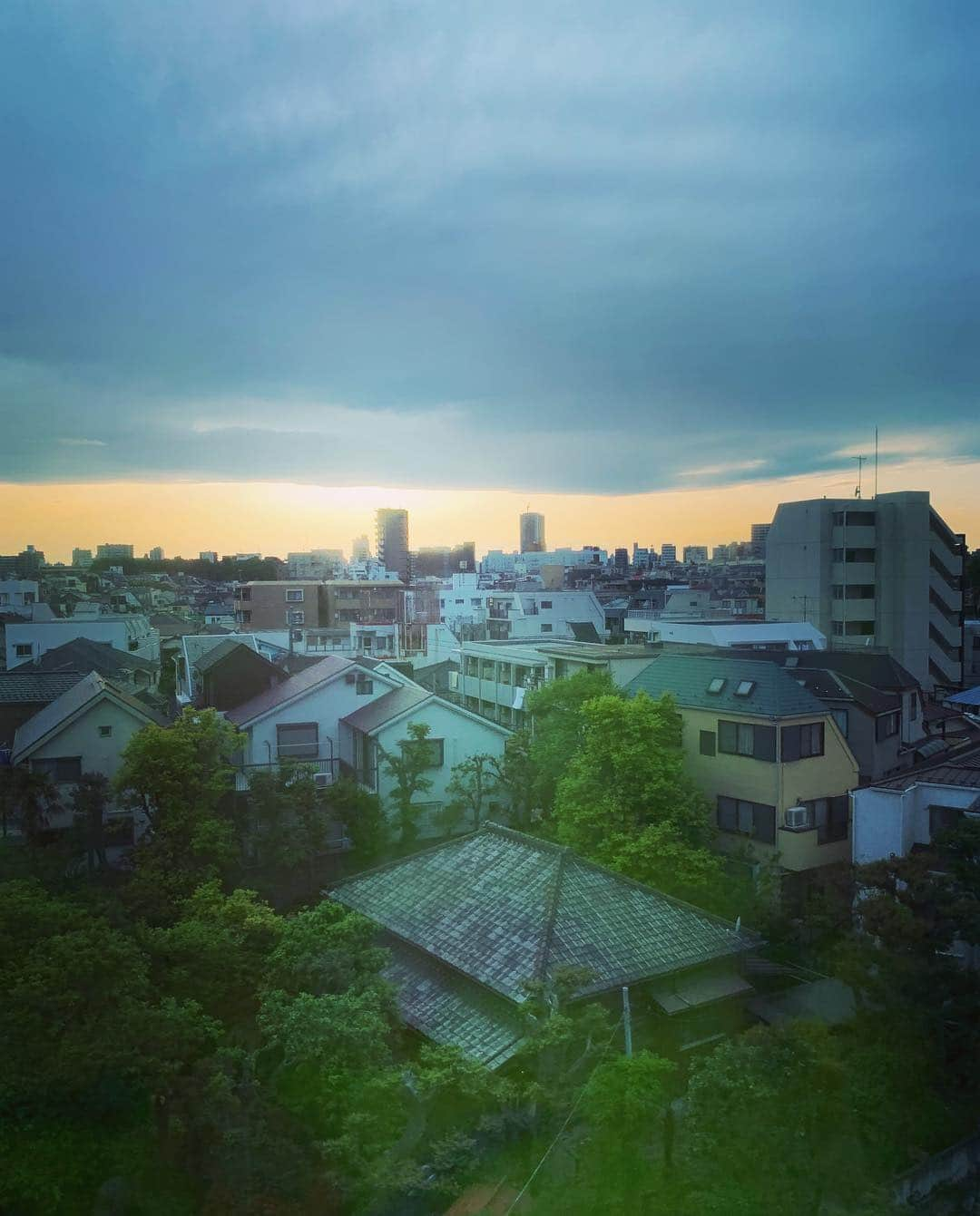 夏木マリさんのインスタグラム写真 - (夏木マリInstagram)「絨毯のような空  #いまそら #natsukirock  #夏木マリ  #marinatsuki」4月28日 17時39分 - mari_natsuki