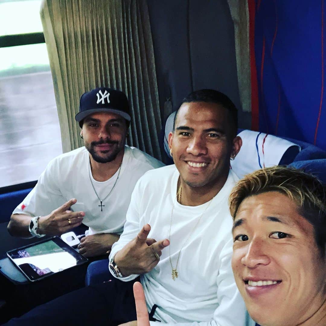 林彰洋のインスタグラム：「Nice win against Matsumoto💪💪 With great strikers🤳 #goldenweek #hardwork #fctokyo」