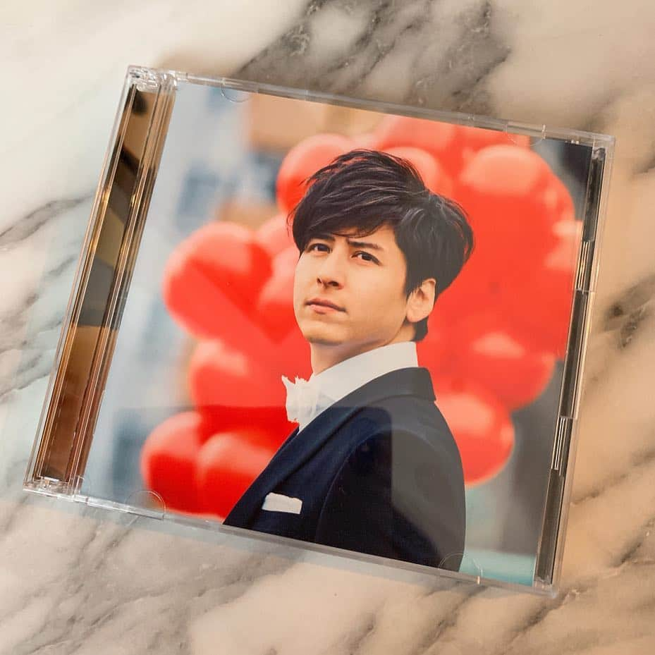 中野公美子さんのインスタグラム写真 - (中野公美子Instagram)「昨日は、伊礼彼方さんのCD 藤井隆さんプロデュース「Elegante」発売記念ライブのMCをさせて頂きました！﻿ 伊礼さんは貴族の様なエレガンテな容姿と雰囲気ですが、﻿ お話をさせて頂いたら、﻿ とても気さくでお優しく楽しいお方でした！✨﻿ 歌も最高に素晴らしかったです😆🎶﻿ そして、藤井隆さんのものまねも似ていました！ 楽しいライブでした！ ご一緒させて頂きありがとうございました❗️ ﻿ #伊礼彼方 さん﻿ #elegante﻿ #貴族#王子 にしか見えない #藤井隆さんのモノマネ似てた！ #アラフォー  な私」4月28日 17時46分 - kumikorion