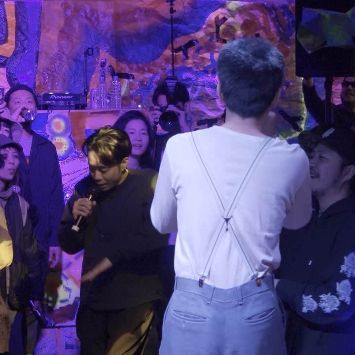 のインスタグラム：「【BEAMS JAPAN × lute : KAKATO (環ROY×鎮座DOPENESS)「わーい」📺】 2019年3月23日（土）別府市にある別府豊泉荘にて市民や学生が主体となり、卒業生を歓迎するイベント「市民・学生大同窓会」が開催🎊 同イベントより、鎮座DOPENESSと環ROYによるユニット・KAKATO「わーい」のライブ映像を公開中🎥 . . Full verの視聴はプロフィールのURLをチェック☝︎@lutemedia . #鎮座dopeness #環roy #kakato #lute #lutemedia #beams #beamsjapan #別府」