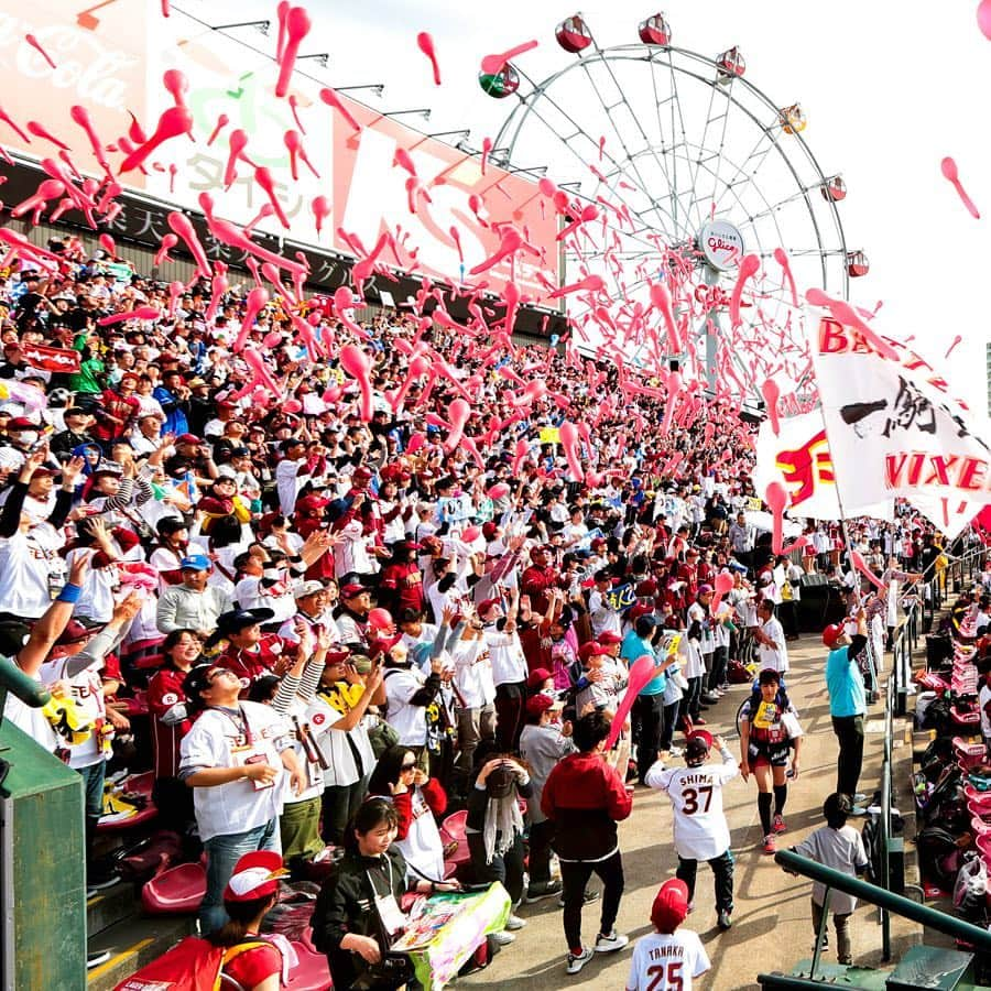 東北楽天ゴールデンイーグルスさんのインスタグラム写真 - (東北楽天ゴールデンイーグルスInstagram)「⚾️ ⚾️E 8-10 M⚾️ ブラッシュ選手が逆転4号3ランと5号ソロの連発‼️ 6回にはオコエ選手が3号ソロを放ち1点差に👍🏼 9回は高梨選手と山下選手の同級生バッテリーで 相手の主軸をしっかり3者凡退👏🏼 しかし今日も接戦を落として連敗ストップならず。 最多動員数を更新する28,323人のご来場をいただき 誠にありがとうございました‼️ #rakuteneagles #RESTART #日本一の東北へ #ブラッシュ #オコエ瑠偉 #高梨雄平 #山下斐紹」4月28日 18時07分 - rakuten_eagles