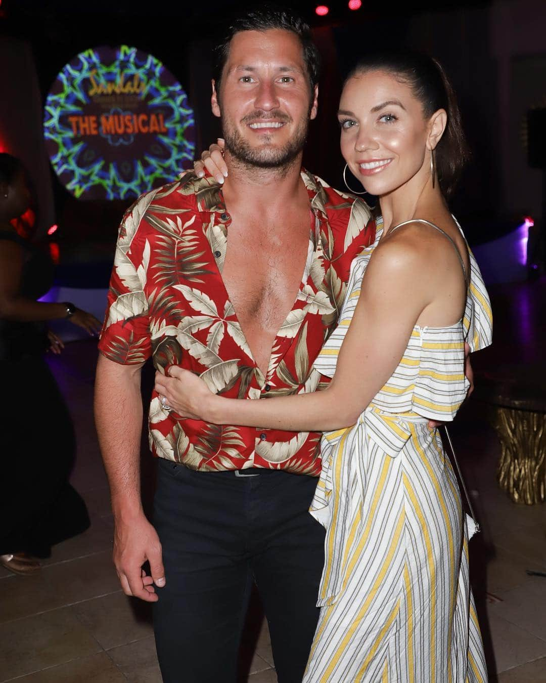 Just Jaredさんのインスタグラム写真 - (Just JaredInstagram)「Newlyweds Val Chmerkovskiy (@valentin) and Jenna Johnson (@dance10jenna) look so in love during their honeymoon at Sandals Grande St. Lucian Resort! #ValChmerkovskiy #JennaJohnson #Honeymoon Photos: John Parra/Getty」4月29日 3時42分 - justjared