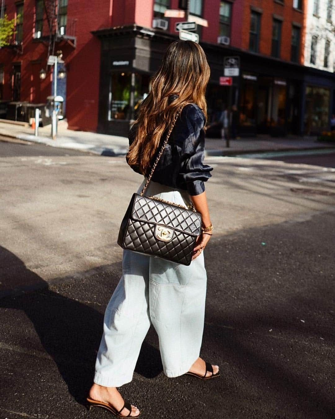 ジュリー・サリニャーナさんのインスタグラム写真 - (ジュリー・サリニャーナInstagram)「Look of the day | NYC. 🖤」4月29日 3時49分 - sincerelyjules