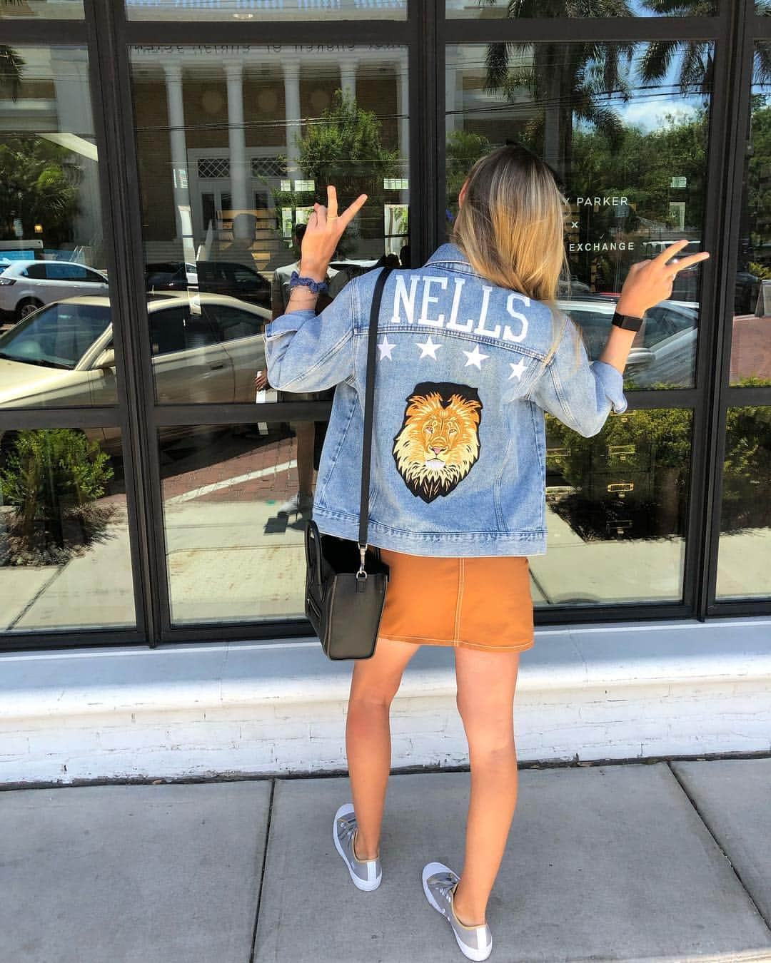 ネリー・コルダさんのインスタグラム写真 - (ネリー・コルダInstagram)「THANK YOU @bysavyjo FOR THIS AWESOME JEAN JACKET!! 🦁 P.s. Going to be a instagramer today and tag all the brands 😂 #NoEditDoe」4月29日 3時54分 - nellykorda