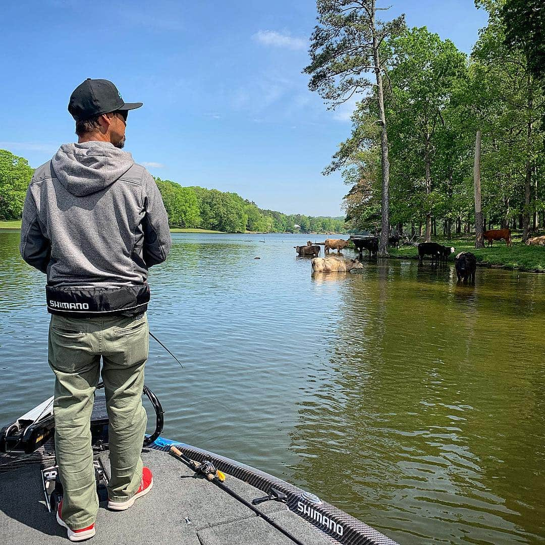 伊豫部健さんのインスタグラム写真 - (伊豫部健Instagram)「Today, I came to Lake George for a first time! @fotomans  We are filming for SHIMANO. Let's do it‼️ 今日はシマノ取材でSeigoさんと初めてのレイクジョージに来てます👍 さっ、釣るぜっ💪  @autogarage_omy @ken_iyobe @10tenfeetunder_kiob @se9rets @gary_international_kk @hayabusafishinghooks @obick_55 @hayabusa.fishing @shimanofishing_jp @talex_fishing @sunline_japan @ringstar_1889 #iyoken #kiob #イヨケン」4月29日 3時58分 - ken_iyobe