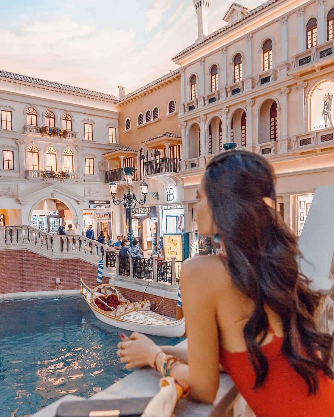 The Venetian Las Vegasさんのインスタグラム写真 - (The Venetian Las VegasInstagram)「Dreaming of a Venetian gondola ride? You're not the only one. Photo: @amy_marietta」4月29日 4時00分 - venetianvegas
