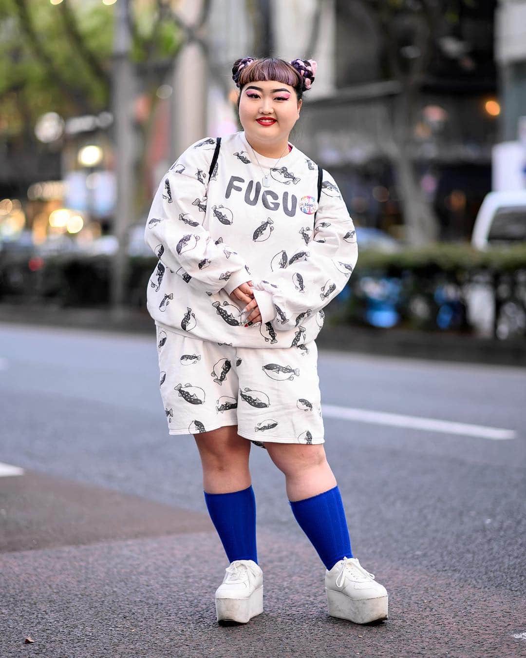 Harajuku Japanさんのインスタグラム写真 - (Harajuku JapanInstagram)「20-year-old aspiring Japanese pop idol Namitexin (@namitexin_official) on the street in Harajuku wearing a matching FUGU print sweatshirt and FUGU shorts set by Punyus (produced by Naomi Watanabe) with a WEGO sackpack and Punyus platform shoes.」4月29日 4時23分 - tokyofashion