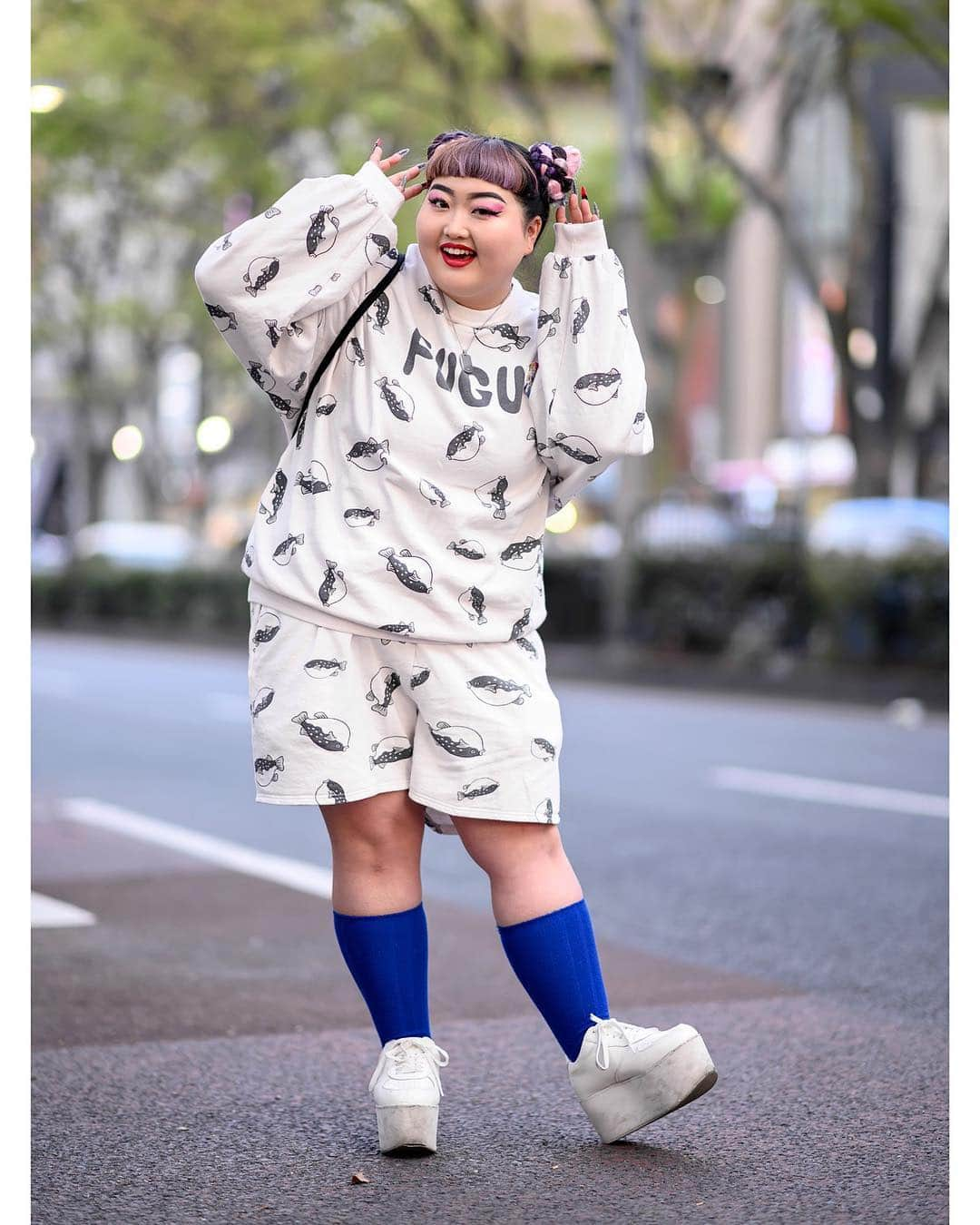 Harajuku Japanさんのインスタグラム写真 - (Harajuku JapanInstagram)「20-year-old aspiring Japanese pop idol Namitexin (@namitexin_official) on the street in Harajuku wearing a matching FUGU print sweatshirt and FUGU shorts set by Punyus (produced by Naomi Watanabe) with a WEGO sackpack and Punyus platform shoes.」4月29日 4時23分 - tokyofashion