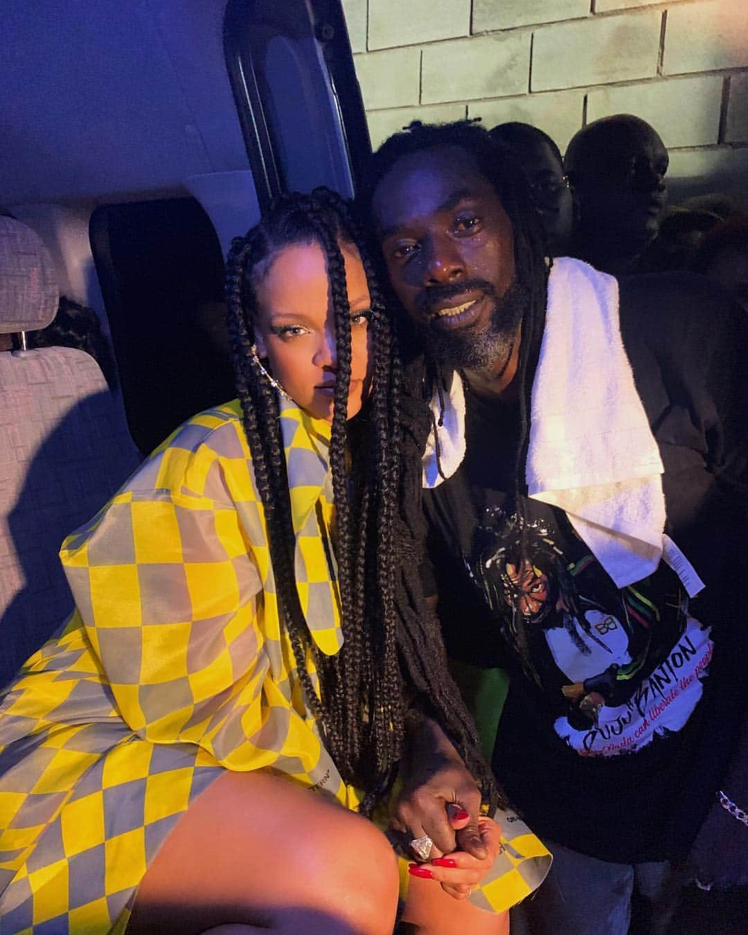 リアーナさんのインスタグラム写真 - (リアーナInstagram)「🇯🇲 🇧🇧. @bujuofficial」4月29日 4時26分 - badgalriri