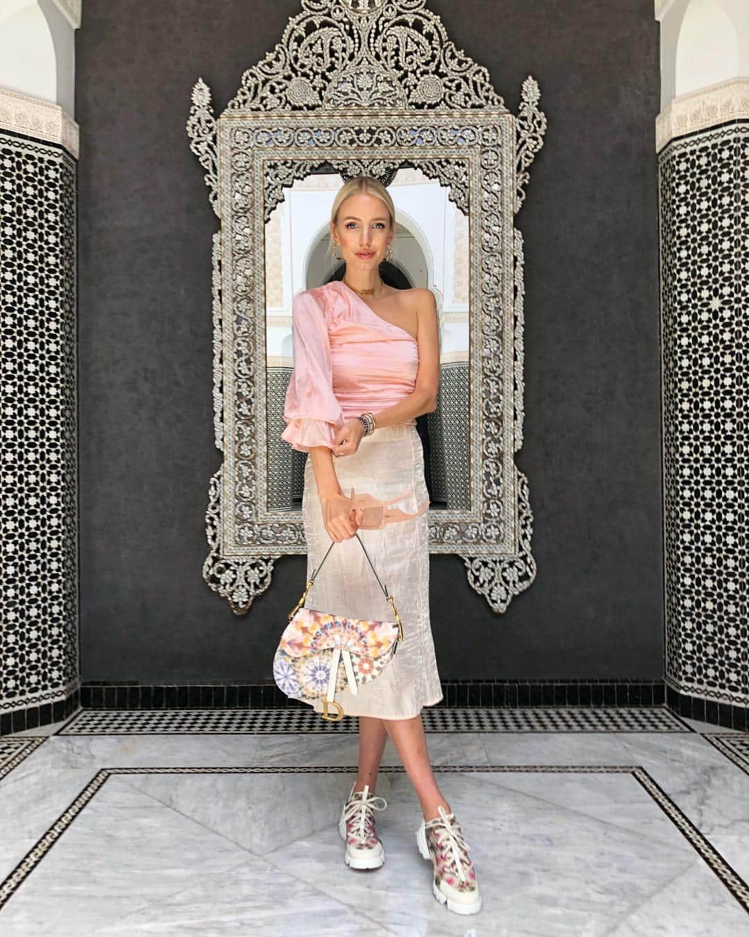 レオニー・ハンネさんのインスタグラム写真 - (レオニー・ハンネInstagram)「Hi Marrakech, so happy to be back.💕 @dior #Dior anzeige/ad」4月29日 4時46分 - leoniehanne