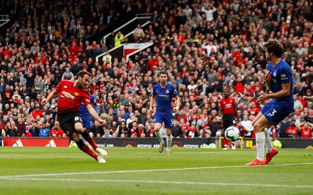 フアン・マタのインスタグラム：「A good birthday present 🎁⚽️ but not the result we wanted... Thank you all for your messages 🙏🏼❤️ @manchesterunited」