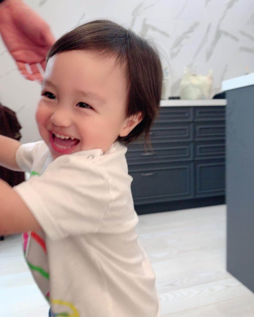 川崎希さんのインスタグラム写真 - (川崎希Instagram)「ずっと爆笑してるおちびーぬ💓💓💓 #baby #1才7ヶ月」4月28日 20時08分 - kawasakinozomi