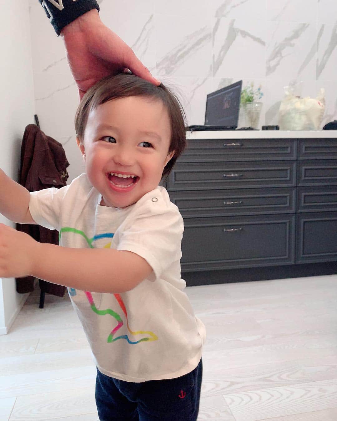 川崎希さんのインスタグラム写真 - (川崎希Instagram)「ずっと爆笑してるおちびーぬ💓💓💓 #baby #1才7ヶ月」4月28日 20時08分 - kawasakinozomi
