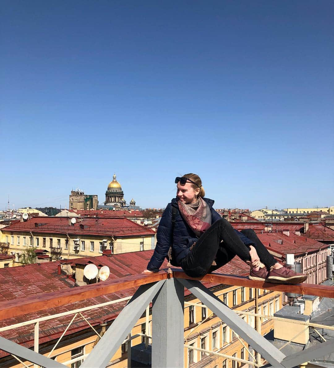 ユリア・シェチニンさんのインスタグラム写真 - (ユリア・シェチニンInstagram)「Rooftops of SPB⛅️☕️ • #rooftop #saintpetersburg #sundaymood #happy #sun #travel」4月28日 20時08分 - iouliachtchetinina