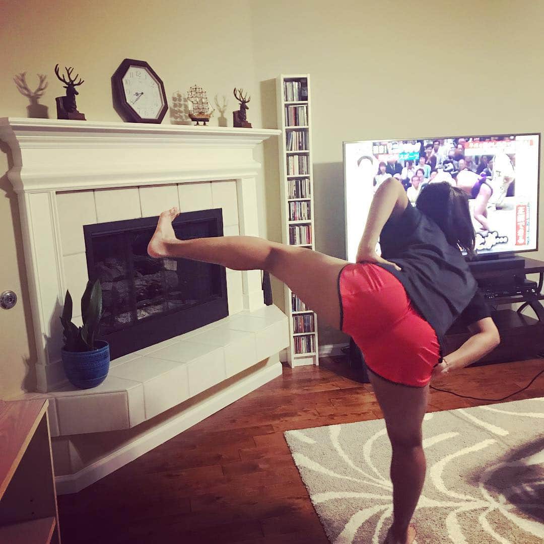 テニス大会盗撮 奥野彩加さんのインスタグラム写真 - (奥野彩加Instagram)「Sumo training at home😂💃💨  お家でモニタリング観ながらトレ－ニング。お相撲さんの真似👈 #盗撮 されてた #割と真剣に #トレ－ニング #ツアー 出発前日 😝  #体を動かしてから✈️ ・ ・ ・ #テニス ...
