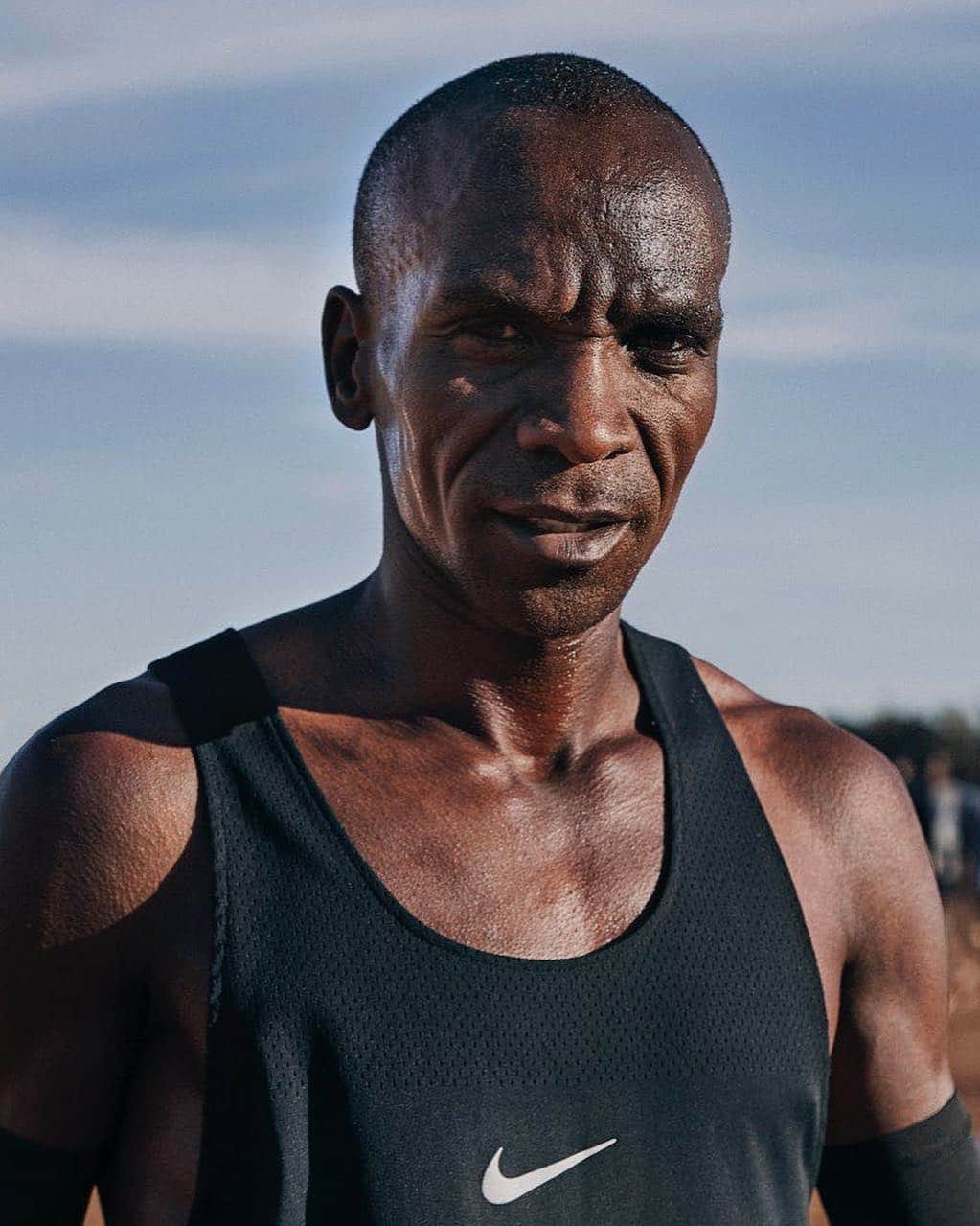 NIKEさんのインスタグラム写真 - (NIKEInstagram)「“Believe in yourself and trust that your mind and heart can break barriers.” @kipchogeeliud ⠀ It takes more than elite endurance to win a world championship. More than a timely kick to take home a gold medal. More than a stubborn work ethic to break a world record. ⠀ It takes a whole lot of belief. And that same belief carried Eliud Kipchoge to win today in London. #justdoit」4月28日 20時14分 - nike