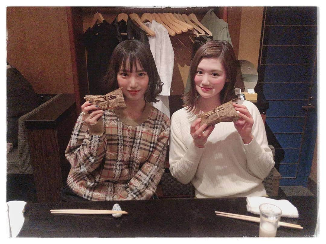 保坂玲奈さんのインスタグラム写真 - (保坂玲奈Instagram)「🍙 . 昨夜はあずさんと 乃木坂にある日本料理 中三川でディナー🖤 . 乃木坂駅からも近くて 店内は落ち着いたバーのような雰囲気😌 お酒やお茶も種類が豊富で サク飲みしに行くにも良さそうな雰囲気🍸 . 旬な食材を繊細な調理で出してもらえて 身体がほっこりした💞 やっぱり和食が世界一好き💞 . 名物の三珍蒸しは トリュフ,フォアグラ,キャビアの 三大珍味がつまった逸品で ３つが喧嘩することなく茶碗蒸しに 纏まっていて特に塊のフォアグラが 贅沢であぶらが溶けた出汁の味も美味しい😋 . . 店主の中三川さんは 物腰柔らかで素敵な方だった 😌 落ち着いた雰囲気で あずさんと美味しいものを食べて 色々話して有意義な時間を過ごせた😳 . . . 土鍋で炊いた鯛めしの 食べきれなかったものは 竹の葉に包んでおにぎりに してもらって次の日の朝 美味しくいただきました🍙🖤 . . . #乃木坂 #南青山 #日本料理 #中三川 #大人の隠れ家 #茶碗蒸し #三珍蒸し」4月28日 20時20分 - __renao_0707