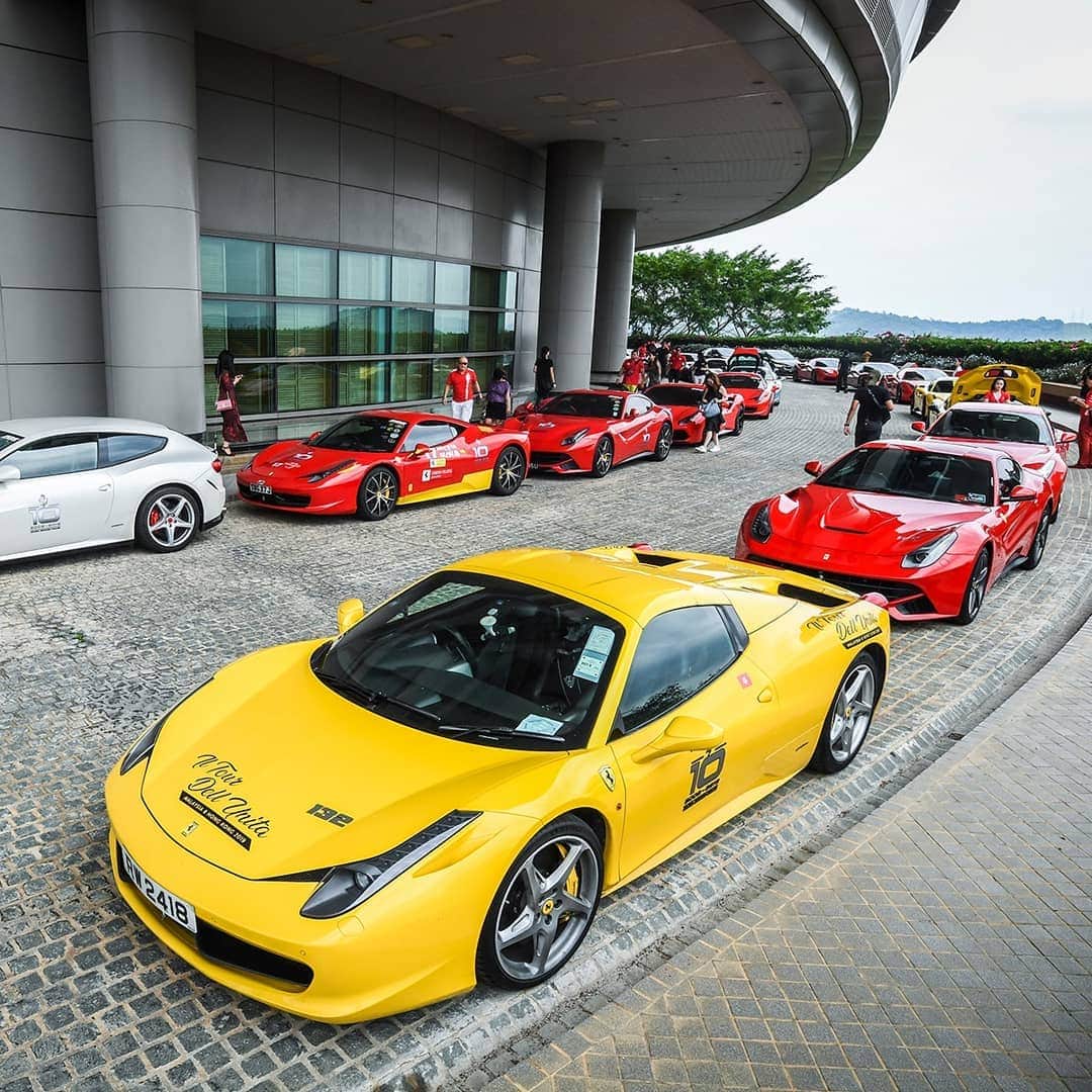 Ferrari APACさんのインスタグラム写真 - (Ferrari APACInstagram)「#10thAnniversaryGrandTour: A weekend of excitement where passion meets grandeur. Over 100 #Ferrari owners from Malaysia, Singapore and Thailand gathered in #KualaLumpur and formed a parade to #IstanaAlamShah & #Putrajaya last weekend for a lifestyle drive. #FerrariMYSGTHTurns10 #10YearsofFerrariMY #10YearsofFerrariSG #10YearsofFerrariTH」4月28日 20時30分 - ferrariapac