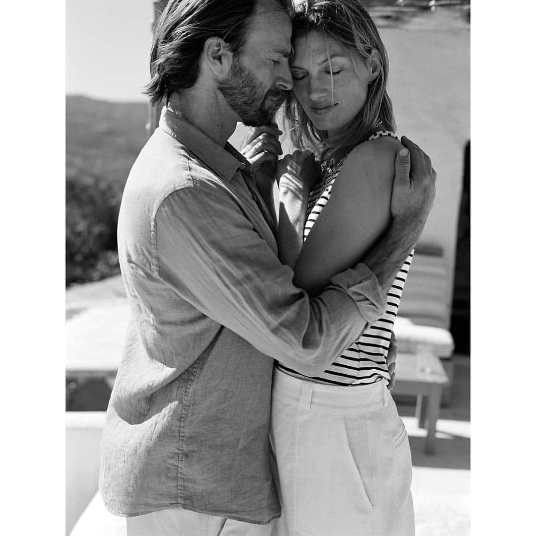Massimo Duttiさんのインスタグラム写真 - (Massimo DuttiInstagram)「Vanessa & Oddy met on the island and they fell in love again, not just with each other but also with the energy that they felt on the island | Photography @seanthomas_photo | Model @vanessabreuer1 | Stylist @marinagallo_m | Hair Artist @tomohiroohashihair | Make Up Artist @jenmyles | Production @lhphotoagency | #MassimoDutti #TheDuttiPaper」4月28日 20時37分 - massimodutti