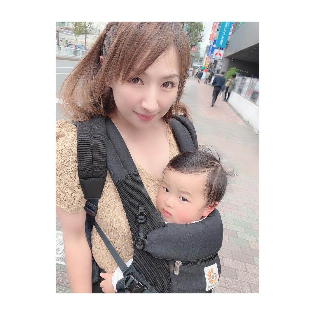 浜田翔子さんのインスタグラム写真 - (浜田翔子Instagram)「ゆずぽんと坊っちゃん。 姉妹がとりこ。 かわいい😍💕 動画ずっと見とけれる🥺 ゆずぽんずっと抱っこおんぶで 立ってたからママは凄いなぁと思いました。🥺」4月28日 20時47分 - shoko_hamada