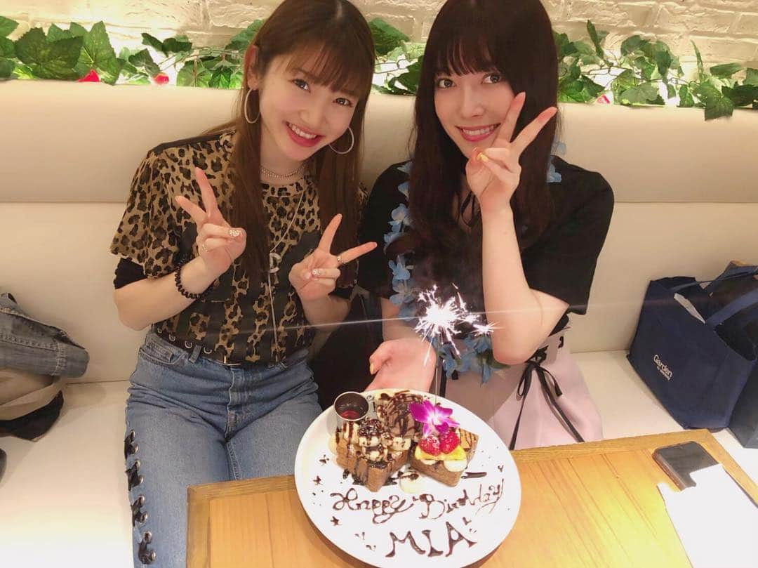 日下部美愛のインスタグラム：「💘💘 相方の久保玲奈に(遅めの誕生日)祝ってもらった！！！！！ 愛あふ〜〜〜〜〜〜〜💘💘」