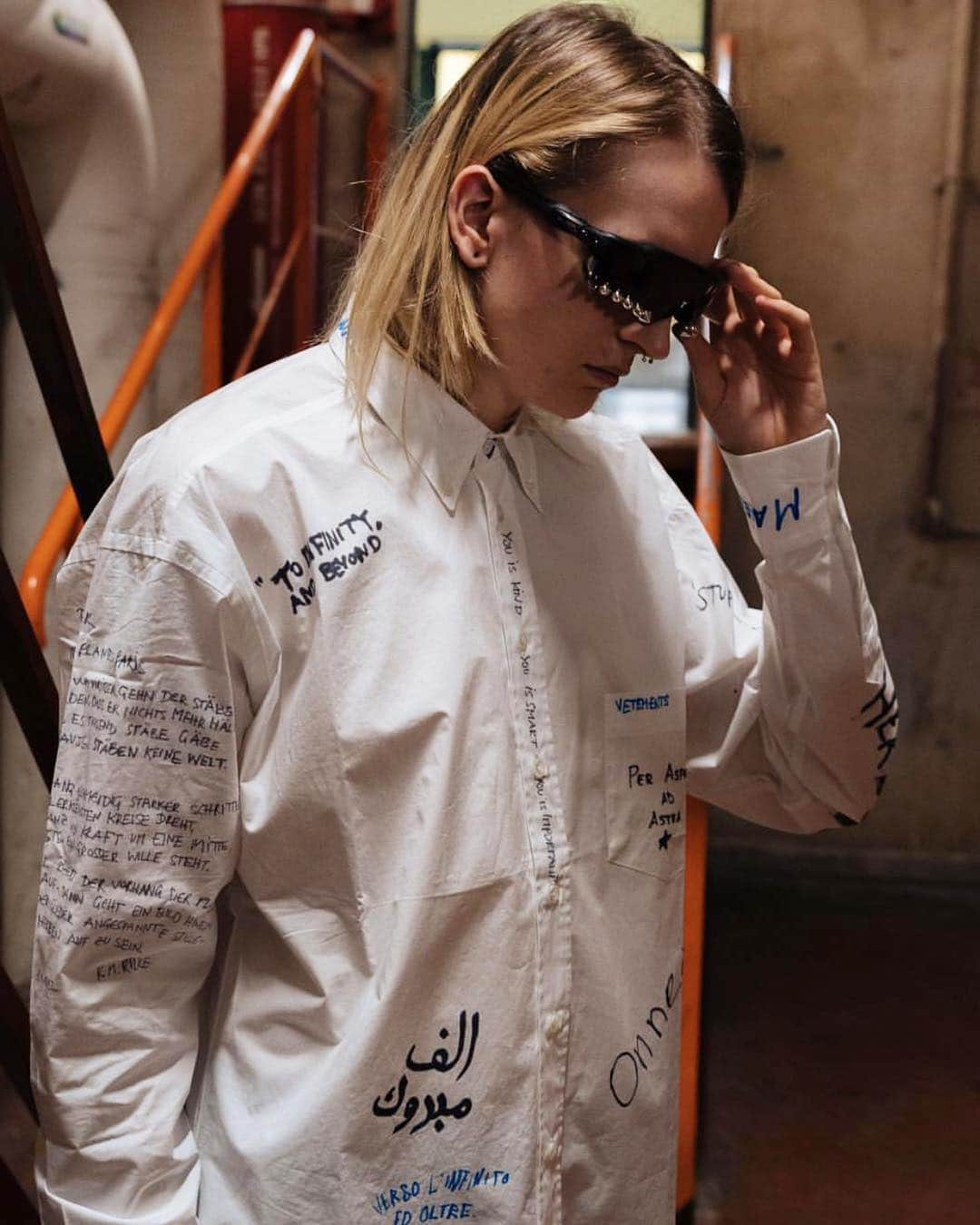 ヴェトモンさんのインスタグラム写真 - (ヴェトモンInstagram)「EXPLORE SPRING SUMMER 2019 IN PARIS @lespionneparis」4月28日 20時52分 - vetements_official