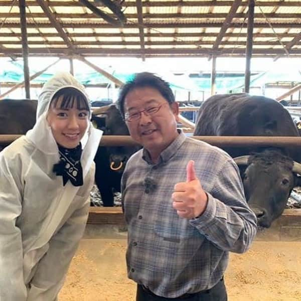 渡辺早織さんのインスタグラム写真 - (渡辺早織Instagram)「うまいッ！お引越しします🚚 月曜ひる0時20分〜0時43分まで！ スタジオも一新。さわやかなマルシェ風で素敵です🍅🥒 明日4/29 肉の日のテーマは宮崎県の尾崎牛！ 私が担当します！  大事に長く育てられた牛さんのすごい秘密とは🐃⁉️ 知る人ぞ知る逸品です！！ ぜひチェックしてください✨  #NHK #うまいッ #尾崎牛」4月28日 20時57分 - _watanabesaori_