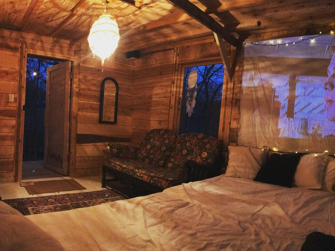 Jura Furnitureさんのインスタグラム写真 - (Jura FurnitureInstagram)「内装ワーク jurafurnitureが運営している @juraglamping の3棟目となる新しいコテージ。 . . design by @jun.furusawa . . . #jurafurniture #ジュラファニチャー #boho #bohemiancottahe #bohocottage #nagatoro #長瀞 . . jura glamping nagatoro 長瀞オートキャンプ場さまの施設内に在る3棟のグランピングコテージ。 宿泊のご予約はオフィシャルサイトから。」4月28日 21時02分 - jurafurniture