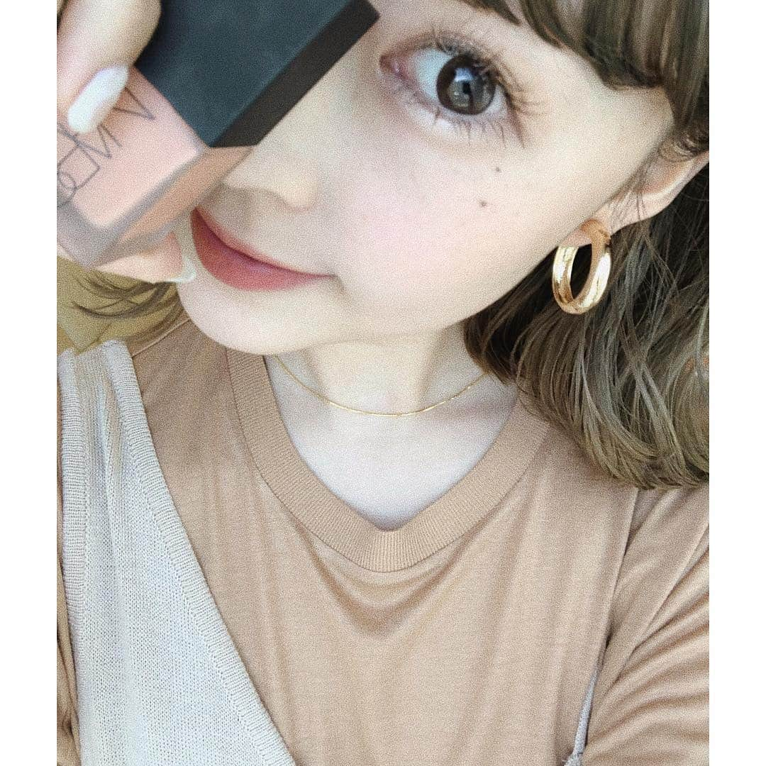 ムサシさんのインスタグラム写真 - (ムサシInstagram)「. 最近のHITコスメ🍑 ◯ NARS LIQUID BLUSH 5157 (3個前の投稿に載せてます) リキッドタイプのチークは初めて！ 意外と薄づきで内側から じゅわ〜と発色するのがツボ … ♡ 指でぽんぽんと馴染ませてます。 写真じゃ分かりにくいけど色がほんまに可愛い🥺 . #cosme #nars #liquidblush #ナーズ #チーク #リキッドブラッシュ」4月28日 21時06分 - ___musashi.___