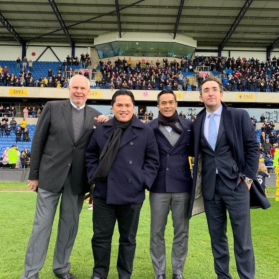 エリック・トヒルさんのインスタグラム写真 - (エリック・トヒルInstagram)「Had a meeting with the board of directors and management of Oxford United to plan out the development of the 125-year-old club, both on and off the pitch. Glad to have the opportunity to meet with the club’s manager, players and most importantly, the fans. This club has been at the heart of Oxford and we hope that, together with the fans, we can keep the club’s spirit and bring it forward.」4月28日 21時22分 - erickthohir