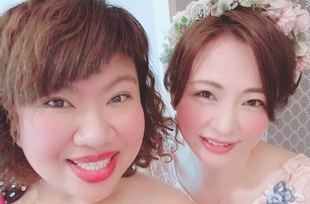 八つ橋てまりさんのインスタグラム写真 - (八つ橋てまりInstagram)「椿山荘でパーティー♡ ・ ・ 高野麗子さん&ダリン勝也さんの『まほうのロイヤルセレブレーションパーティー』にダンス部として行ってきたよ🎵  まず、椿山荘ってだけで、てまり入っていいの？って感じ😆 椿山荘って、どの駅からも少し遠いんだよね😅目白からバス通ってるから(6個目)それ乗ったら目の前だよ♡  入ったら、さすが椿山荘って感じよ🌻何か、空気が違うの😄 あー、伝わんないかなぁ。。。 伝わらない人は、行ってみて！ 行ったら分かる‼️ あー、もう話がそれすぎw  でね、このパーティーさ！ ゲームやオークション、そしてダンスは、麗子さんとダンサーさんとてまりで踊らせてもらったんだよ✨ めちゃくちゃ楽しくてさ😳💕 人前で何かをするって、本当こんなにも気持ちよいんだなぁって思った😄  最後にさ、麗子さんが「やりたいなら、したらいい！」「やりたい気持ちが大事！！」って話をしてくれたんだ😄 スタートしたてで悩んでたり、する前で悩んでて、やりたいって思うなら、やってみたらいいって😄 その気持ちを大事に。 人生を変えようと思ったら、最初の一歩。一歩踏み出したら夢叶う✨ 夢あるなら、必ずそれを信じて進もう。夢見ることを、いつもいつも忘れないでって。  はい、号泣😖😢😭💨 刺さったわぁ🏹🏹🏹🏹 そして、このご縁に繋がったのも、あーりんのおかげです😄💕 出会いに感謝❤️ 出会った人は、出会うべくして出会ったと思ってる😄  みんなも、てまりに出会ってくれてありがとう❤️ そして、こらからも宜しくお願いします🎵  #高野麗子 さん#ダリン？勝也 さん#椿山荘 #コンサルタント #恋愛カウンセリング #アドバイザー #八つ橋てまり #happy #ダンス」4月28日 21時34分 - temari.odebu