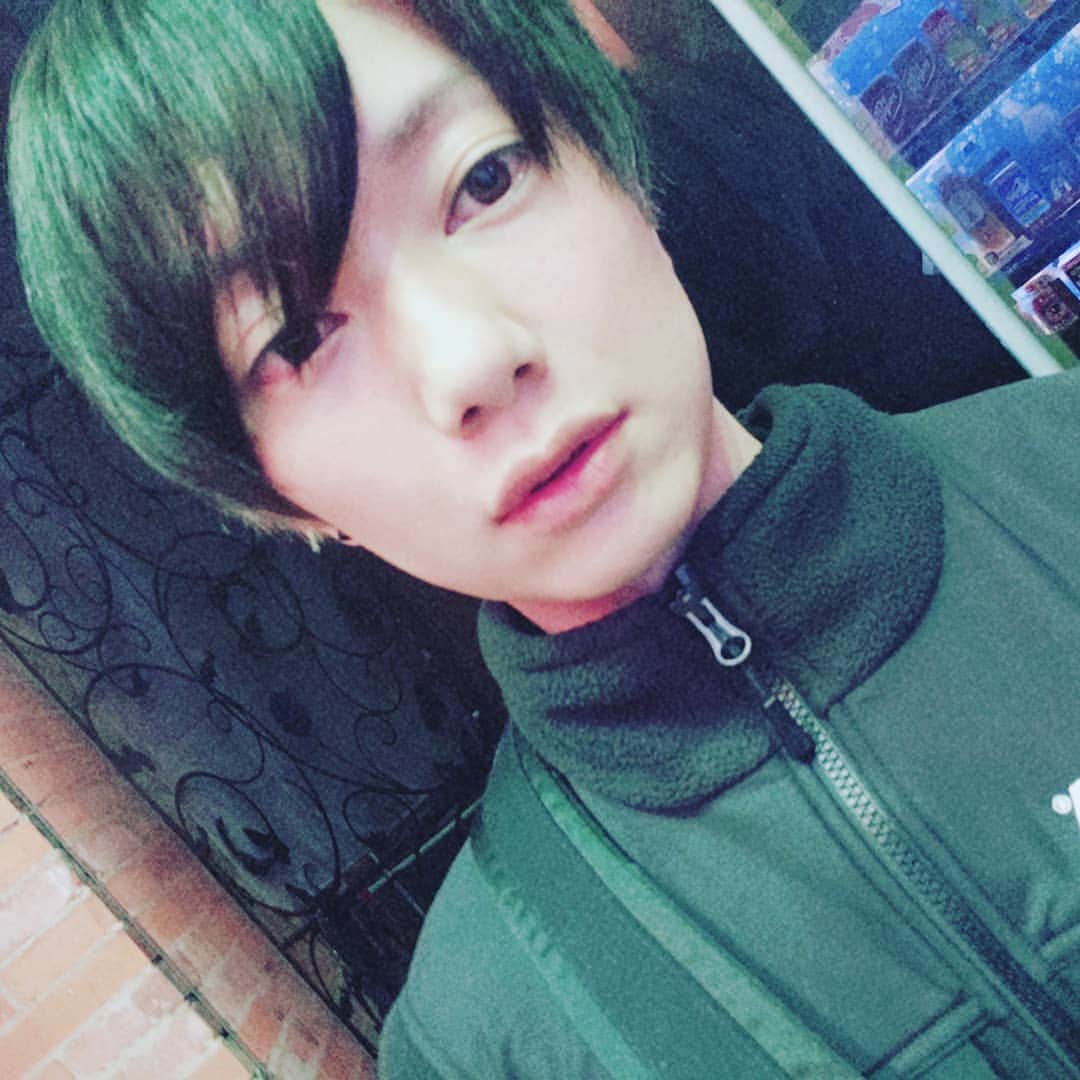 のインスタグラム：「久しぶりに黒髪にしてから楽しい☺  #Migimimisleeptight  #blackhair  #blackhairstyles」