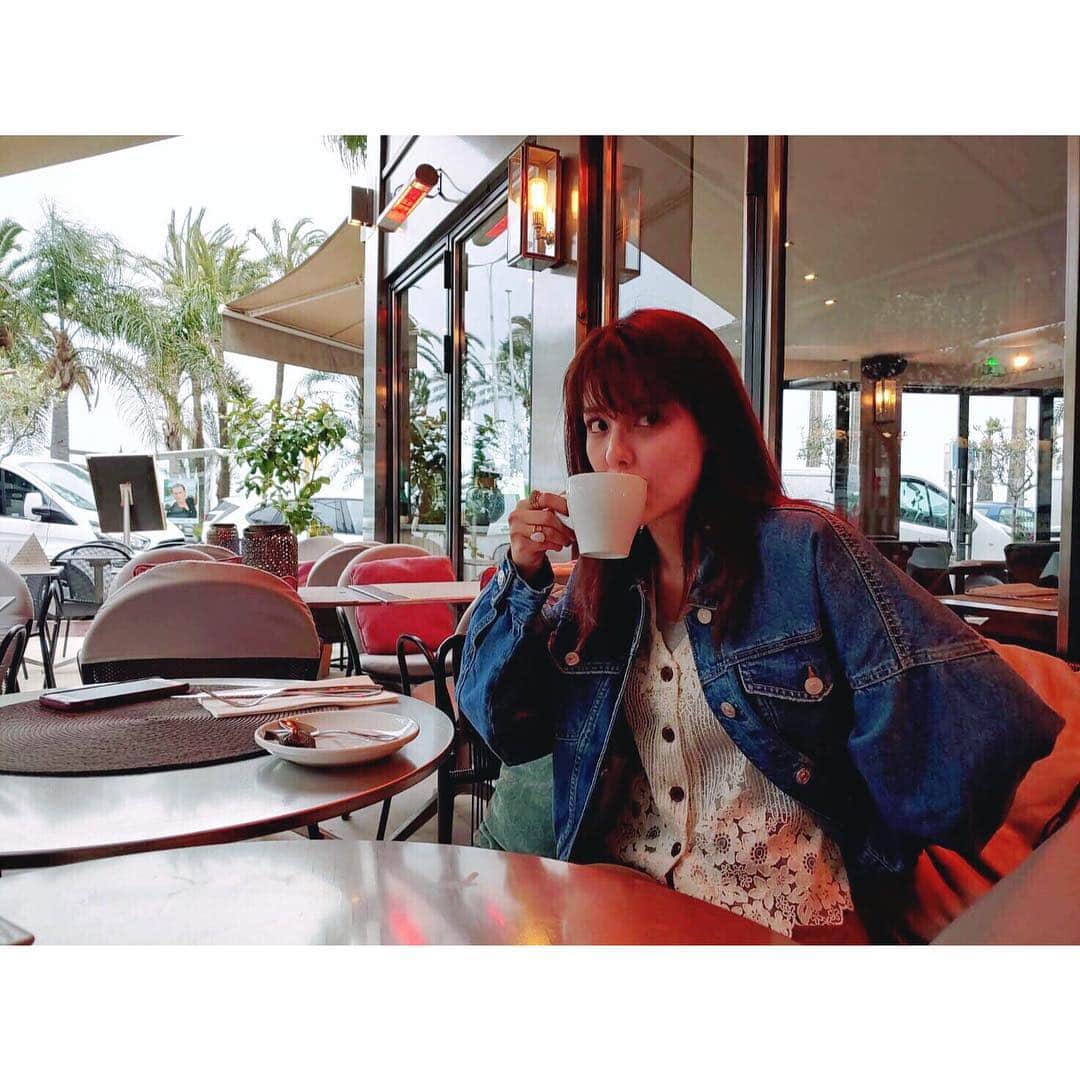 藤井美菜さんのインスタグラム写真 - (藤井美菜Instagram)「. カンヌの思い出🏖 칸의 추억🏖 Memory of Cannes 🏖 #カンヌ#ヨーロッパの風景#初めてのフランス#おしゃれカプチーノ#美菜私服#느낌있는카프치노#멋있는척#예쁜척#cappccino#europeancafe」4月28日 21時43分 - fujii_mina_0715