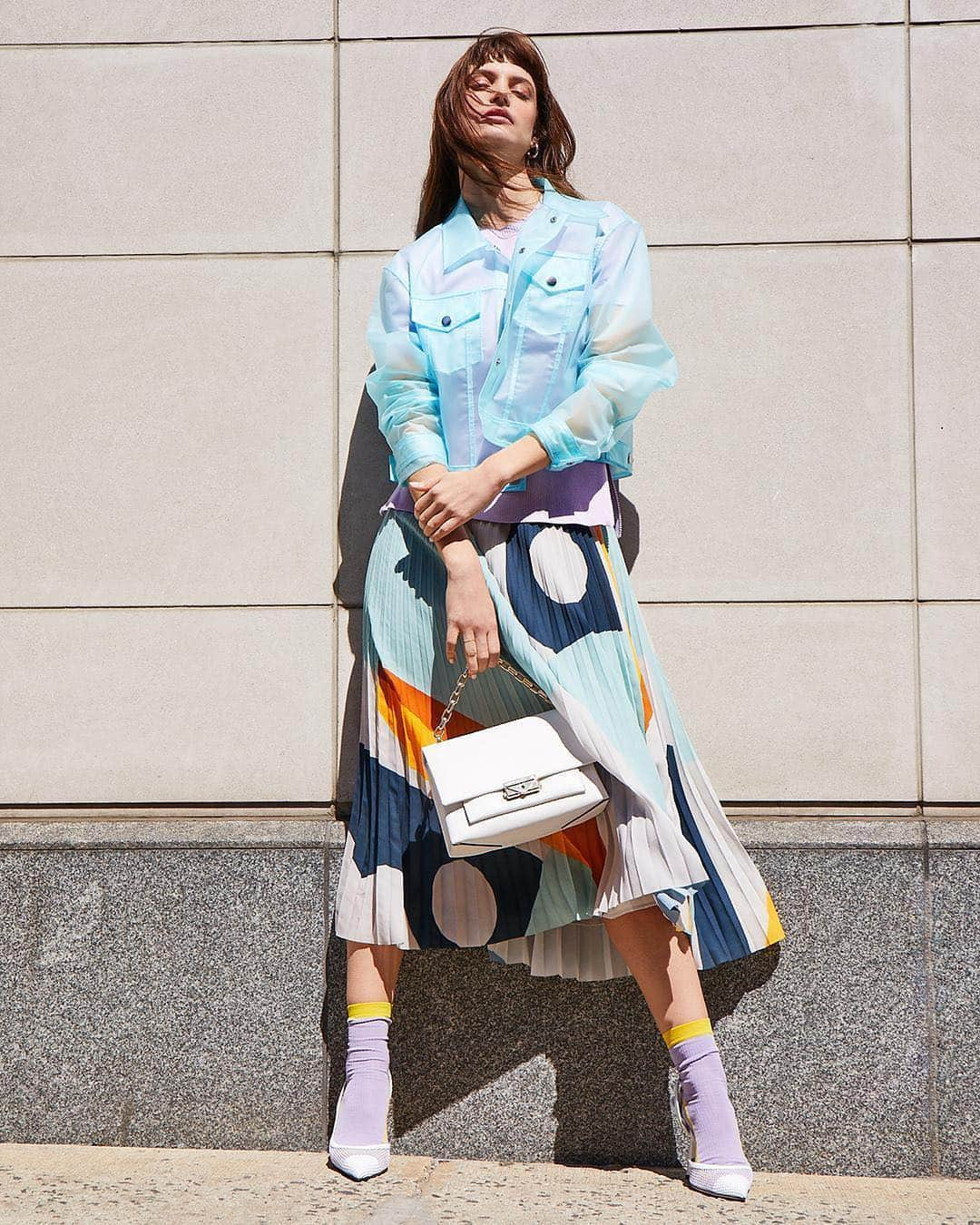 Bloomingdale'sさんのインスタグラム写真 - (Bloomingdale'sInstagram)「Felt cute, might delete later 💁 . . . . . . . #SpringStyle #PastelColors #OOTD #OutfitInspo #Style #MidiSkirt #Bloomingdales」4月28日 21時56分 - bloomingdales