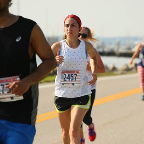 マリッサ・キャステリのインスタグラム：「It is almost here! One week until I am running the  PVD @rhoderacesri 🎉 . . . . . . . #runningmotivation #rhoderaces #pvdhalfmarathon #runrhodeisland #rhoderunner #halfmarathontraining #halfmarathon #runnersofinstagram」