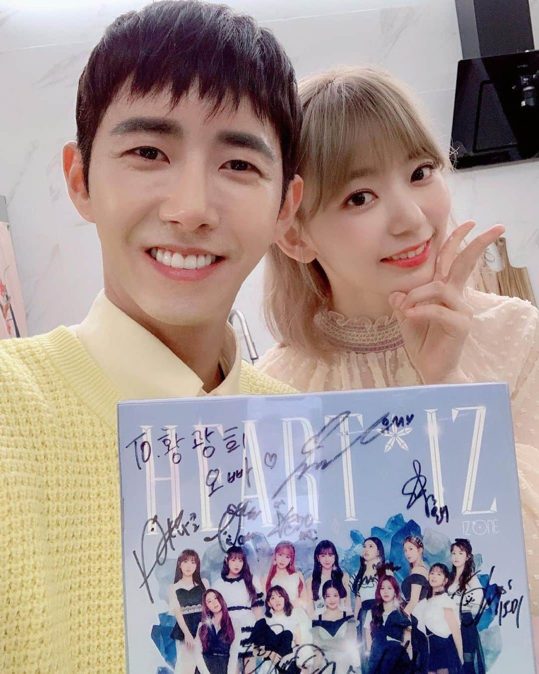 h3artbrak3rsさんのインスタグラム写真 - (h3artbrak3rsInstagram)「… #hkt48 #IZONE #아이즈원 #アイズワン  #sakura #宮脇咲良 #미야와키사쿠라 #さくら #KwangHee #황광희 #グァンヒ #ZEA #EveryonesKitchen #모두의주방 #みんなのキッチン」4月28日 21時52分 - h3artbrak3rs