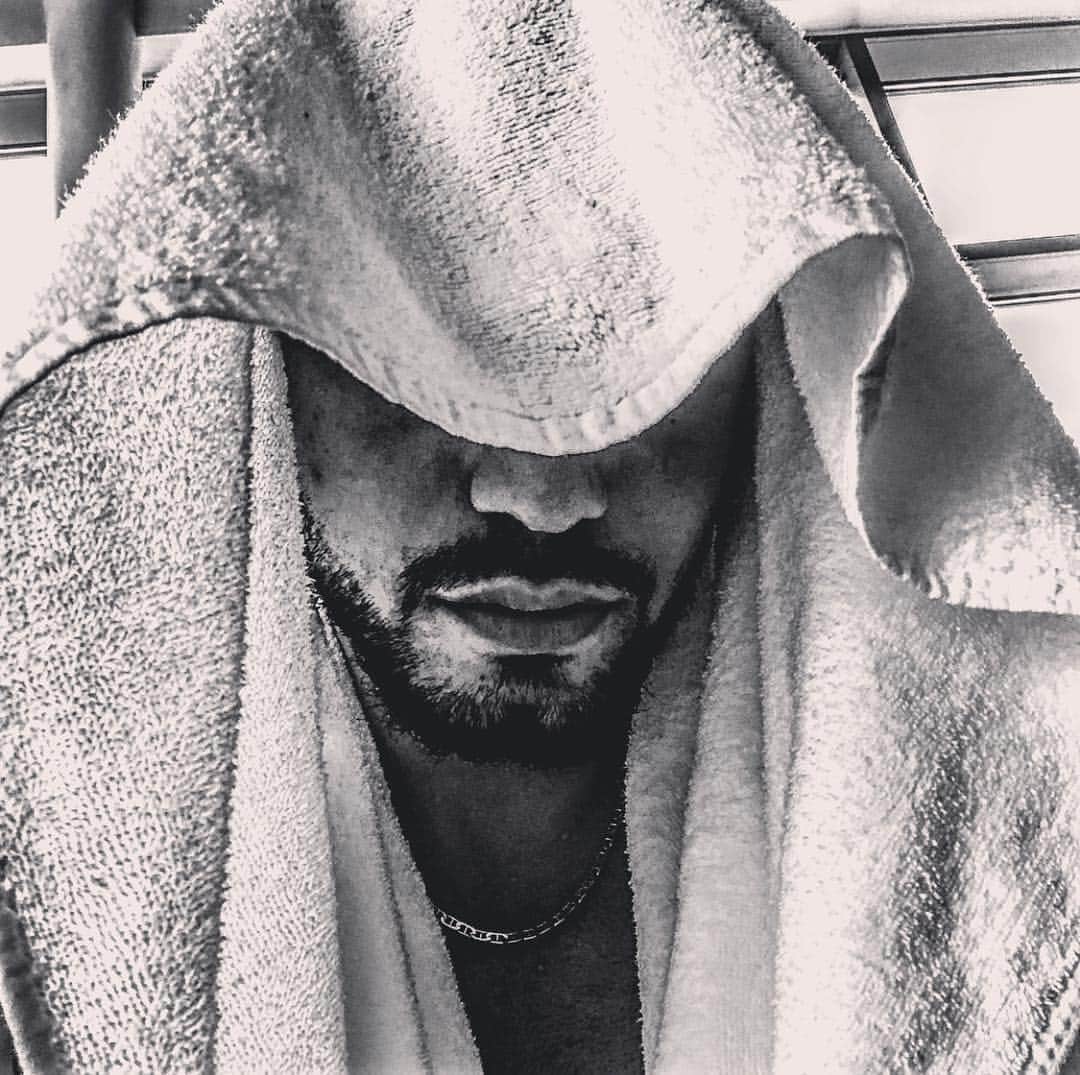 ヨアン・ベナルアンのインスタグラム：「Don’t let your life be a bet  W  Non lasciare che la  tua vita sia una scommessa  O Ne laisse pas ta vie être un pari  R #work #mentality #determination #yb29pablopicasso 🦅 K」