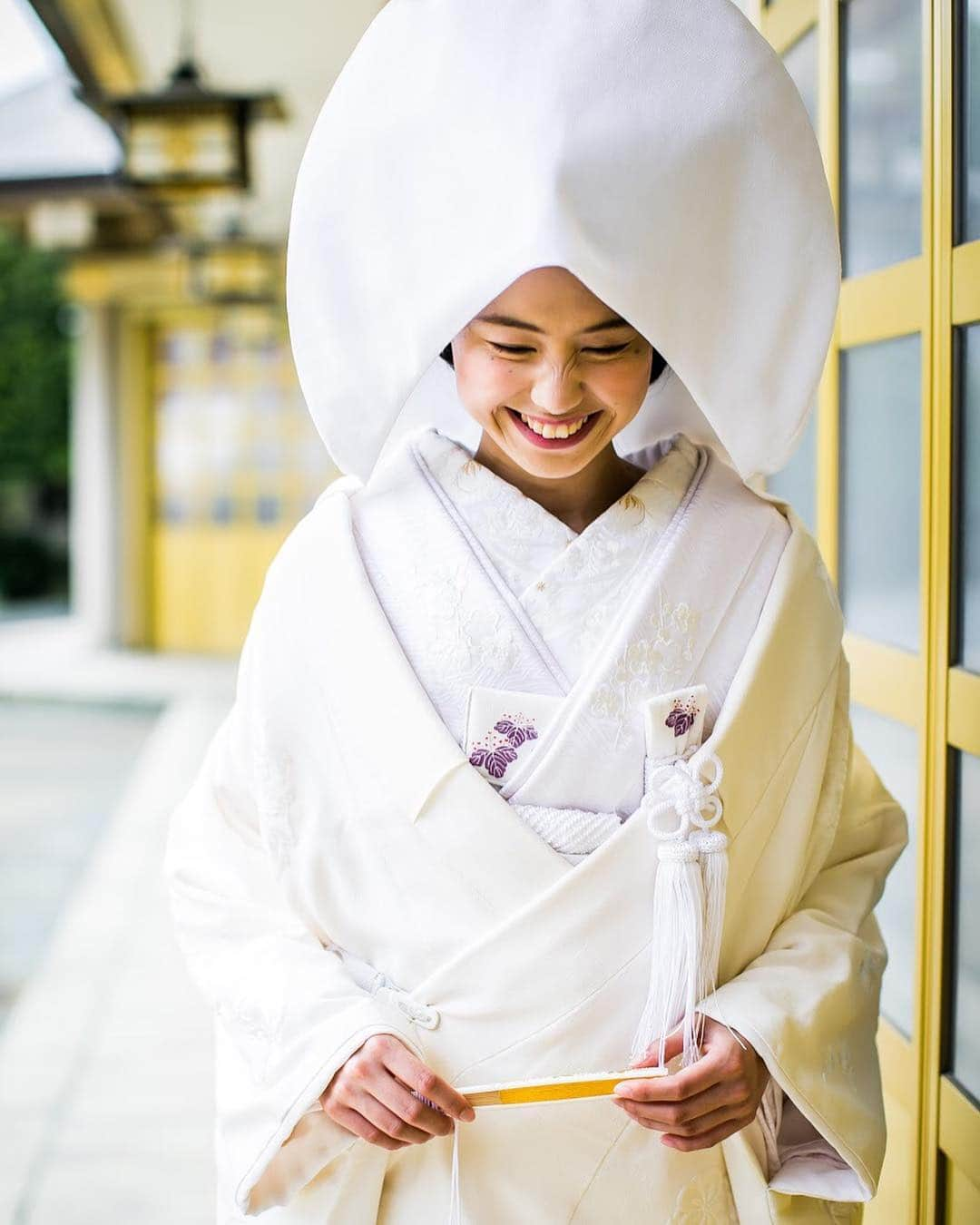 orb_weddingさんのインスタグラム写真 - (orb_weddingInstagram)「🕊#orb_wedding 🕊 * 護国神社でのお写真撮り。 *﻿ 【orb（オーブ）】では福岡・熊本で#神社婚  もプロデュースしています。 *﻿ ≪福岡≫プロデュース可能な神社﻿ #護国神社﻿ #住吉神社﻿ #櫛田神社﻿ #太宰府天満宮﻿ #警固神社﻿ #香椎宮﻿ 宮地嶽神社 ﻿ 宗像大社﻿ *﻿ *﻿ *﻿ プレ花嫁の皆様 結婚が決まったらすぐご相談ください。 おふたりに合った式場を選ぶお手伝いをさせていただきます！👰🤵🏻✨ 結婚式までの道のりが幸せであふれていますように。 *﻿ *﻿ -お問い合わせ- ＠LINEからもお気軽にご連絡いただけます🙆‍♀️ 🆔@orb_wedding(@マーク含む) ☎︎ 0120-790-479 トップページのHPからもご覧くださいませ♡ ＊  #ウエディングドレス#神社挙式 #結婚式 #パーティレポート #卒花嫁 #プレ花嫁 #日本中のプレ花嫁さんと繋がりたい #式場探し #ドレス探し #結婚式準備 #福岡花嫁 #福岡プレ花嫁 #junowedding #orbwedding #オーブウェディング #2019夏婚 #2019秋婚 #2019冬婚 #2019春婚#神社挙式プロデュース」4月28日 21時59分 - dresses_bridal_counter